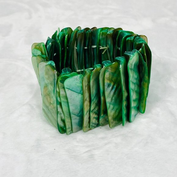 Shades of Green Mother of Pearl Stretch Bracelet - Picture 2 of 3